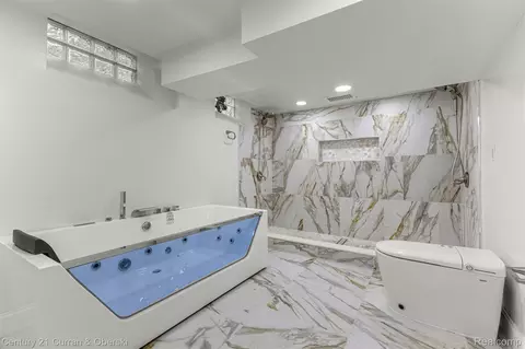 Bath - 11276 Pardee Rd, Taylor, MI 48180 photo 6 of 12