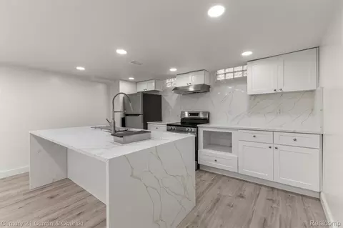 Kitchen - 11276 Pardee Rd, Taylor, MI 48180 photo 7 of 10