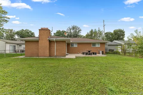 Exterior - 11276 Pardee Rd, Taylor, MI 48180 photo 3 of 6