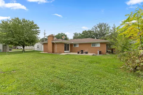 Exterior - 11276 Pardee Rd, Taylor, MI 48180 photo 4 of 6