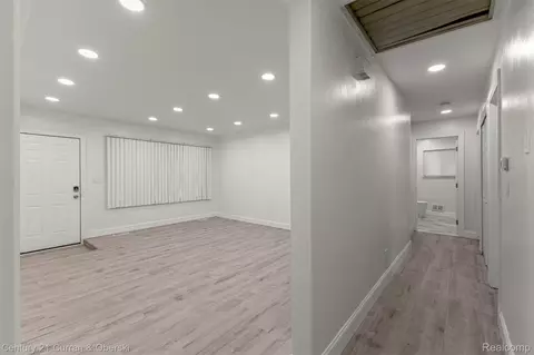 Entry Way - 11276 Pardee Rd, Taylor, MI 48180 photo 1 of 1