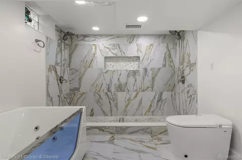 Bath - 11276 Pardee Rd, Taylor, MI 48180 photo 12 of 12