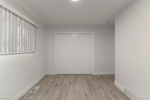 Bedroom - 11276 Pardee Rd, Taylor, MI 48180 photo 6 of 6