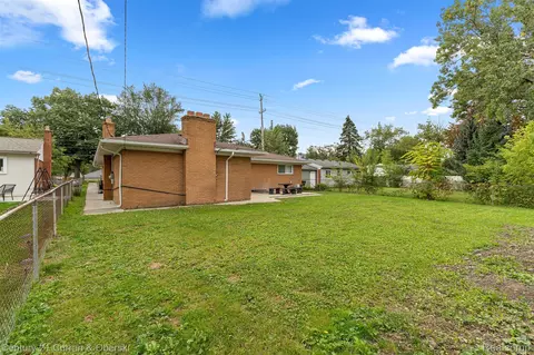 Exterior - 11276 Pardee Rd, Taylor, MI 48180 photo 2 of 6