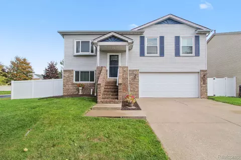 5335 Barbara Ave, Trenton, MI 48183