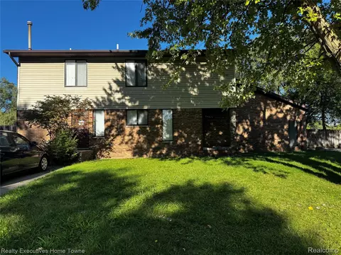 38615 Meadowdale St, Clinton Township, MI 48036