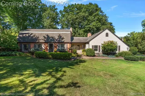 18395 Pinebrook Dr, Northville, MI 48168