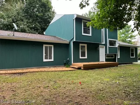 2820 S Commerce Rd, Commerce, MI 48390