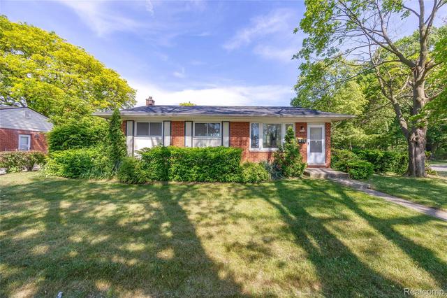939 S Wildwood St, Westland, MI 48186