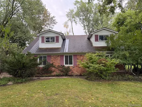 2109 Walton Blvd, Rochester Hills, MI 48309