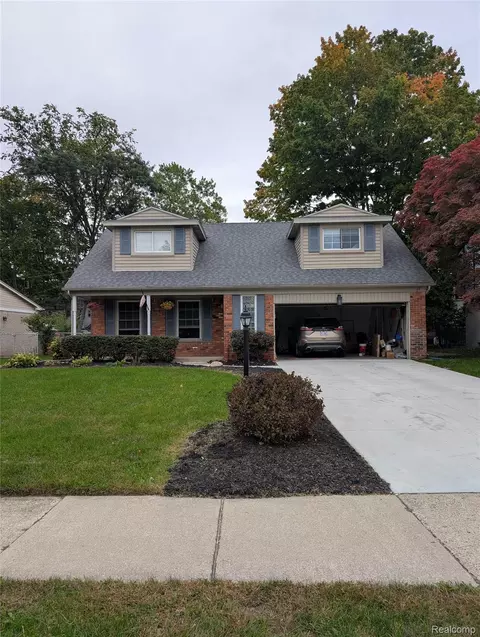 27058 Belmont Ln, Southfield, MI 48076
