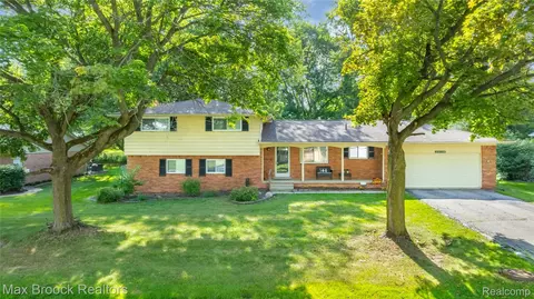 28839 Bannockburn St, Farmington, MI 48334