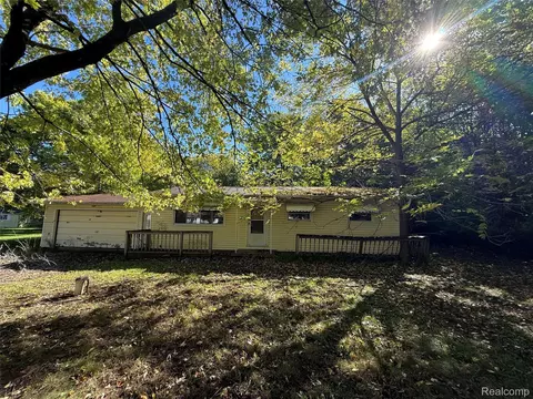 1143 Baldwin Rd, Lapeer, MI 48446
