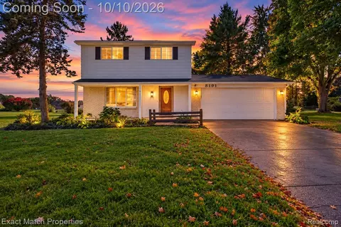 8191 E Huron Ct, White Lake, MI 48386