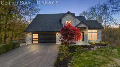 1585 Houghton Trl, Groveland, MI 48462