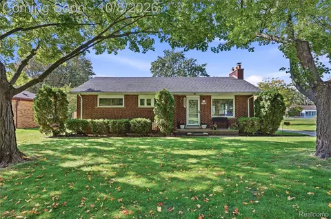 2272 Middlebelt Rd, West Bloomfield, MI 48324