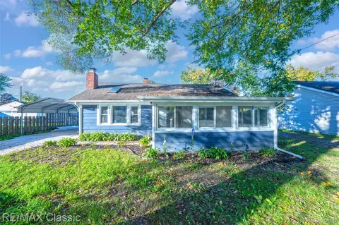 1220 S Cass Lake Rd, Waterford, MI 48328