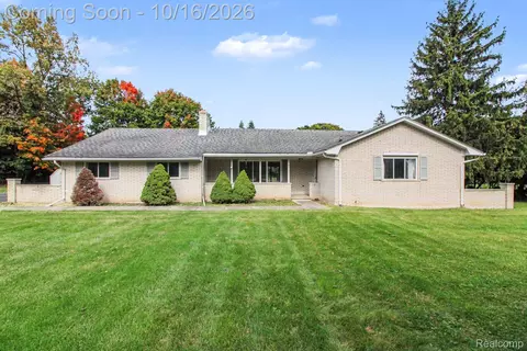 33722 Lyncroft St, Farmington Hills, MI 48331
