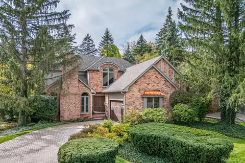 162 Kirkwood Ct, Bloomfield Hills, MI 48304