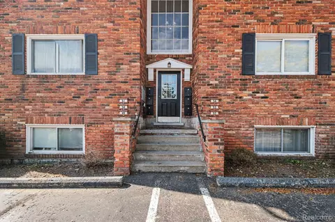 31831 Grand River Ave W #52, Farmington, MI 48336