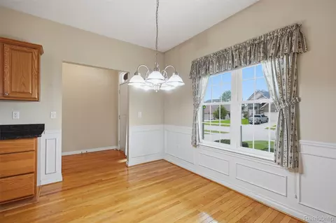 Dining - 23875 Thorn Dr, Flat Rock, MI 48134 photo 2 of 4