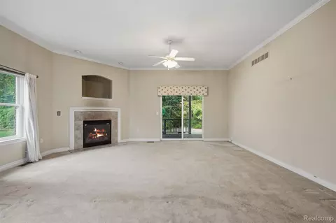 Living - 23875 Thorn Dr, Flat Rock, MI 48134 photo 5 of 6