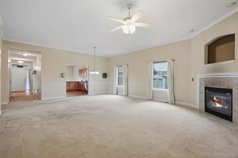 Living - 23875 Thorn Dr, Flat Rock, MI 48134 photo 4 of 6