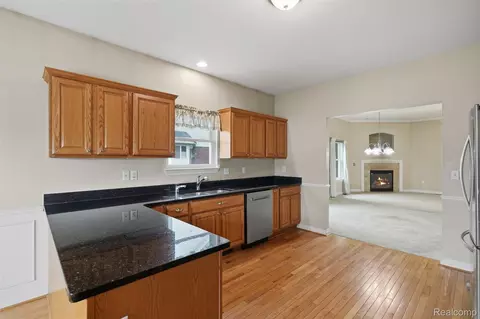 Kitchen - 23875 Thorn Dr, Flat Rock, MI 48134 photo 4 of 5