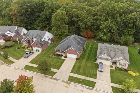 View/Area - 23875 Thorn Dr, Flat Rock, MI 48134 photo 4 of 5