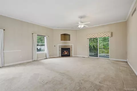 Living - 23875 Thorn Dr, Flat Rock, MI 48134 photo 2 of 6