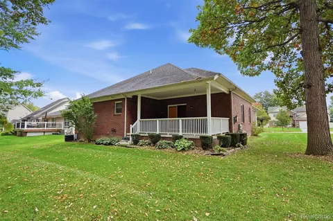 Exterior - 23875 Thorn Dr, Flat Rock, MI 48134 photo 7 of 11