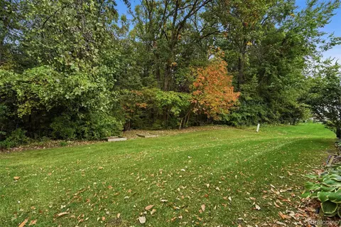 Exterior - 23875 Thorn Dr, Flat Rock, MI 48134 photo 5 of 11