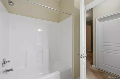 Bath - 23875 Thorn Dr, Flat Rock, MI 48134 photo 4 of 4