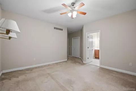 Bedroom - 23875 Thorn Dr, Flat Rock, MI 48134 photo 3 of 7