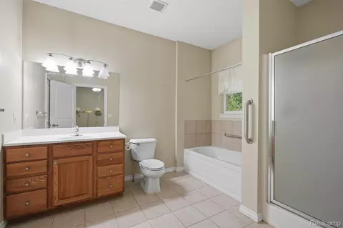 Bath - 23875 Thorn Dr, Flat Rock, MI 48134 photo 1 of 4
