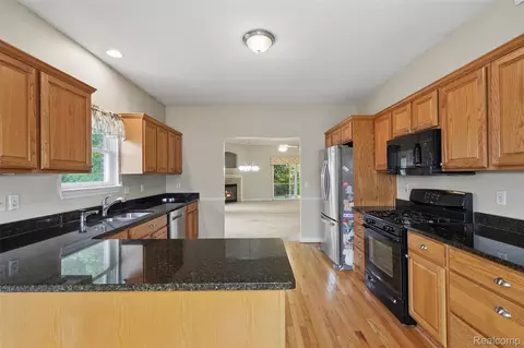 Kitchen - 23875 Thorn Dr, Flat Rock, MI 48134 photo 5 of 5