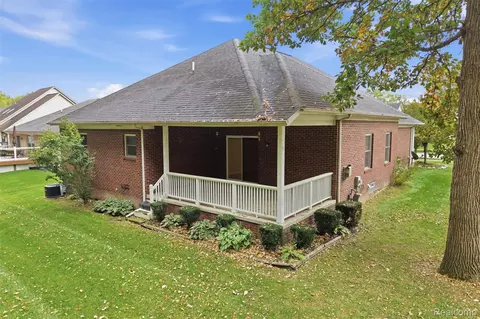 Exterior - 23875 Thorn Dr, Flat Rock, MI 48134 photo 6 of 11