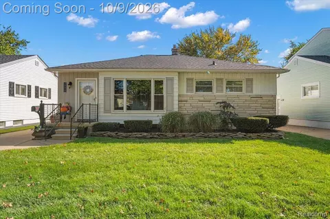 29910 Rosemont St, Roseville, MI 48066