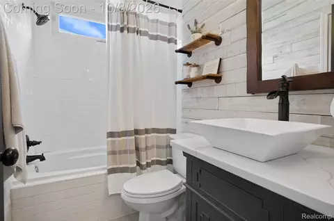 Bath - 2259 Hickory Circle Dr, Oceola, MI 48855 photo 2 of 3