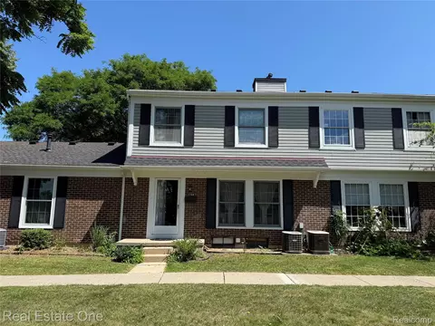 2768 Glenbridge Ct, Ann Arbor, MI 48104