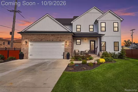 1039 6th St, Wyandotte, MI 48192