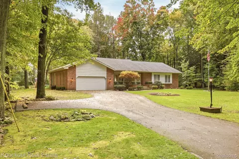 1166 E Phillips Ct, Homer, MI 48640