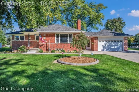 22831 Ulrich St, Clinton Township, MI 48036