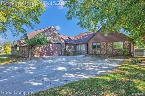 35770 Campistrano Dr, Clinton Township, MI 48035