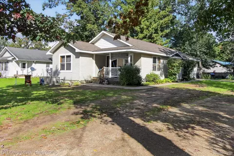 Exterior - 650 Lynn St, Baldwin, MI 49304 photo 2 of 9