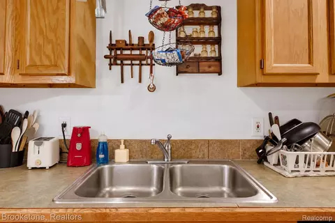 Kitchen - 650 Lynn St, Baldwin, MI 49304 photo 2 of 4