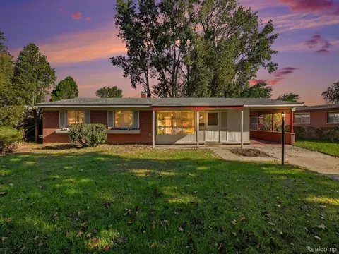 34140 Birchwood St, Westland, MI 48186
