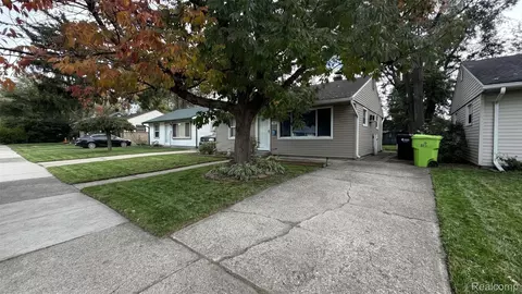955 Baxter Ave, Madison Heights, MI 48071