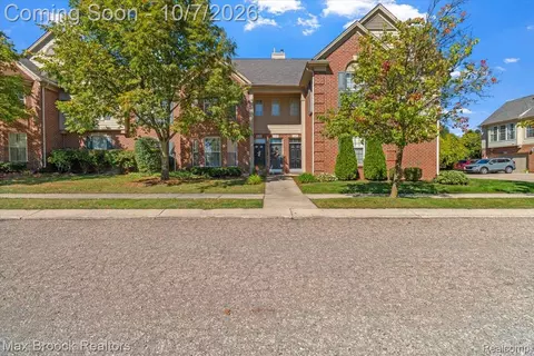 1151 Chestnut St, Pontiac, MI 48342