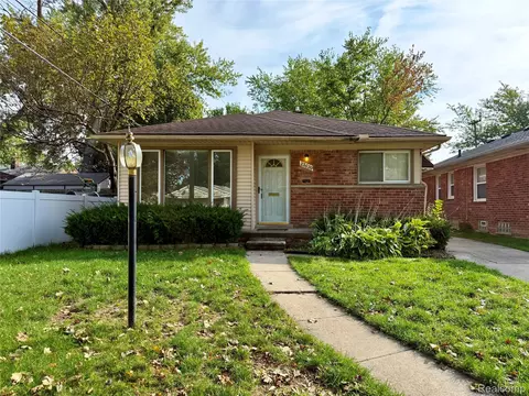 23630 Morton St, Oak Park, MI 48237
